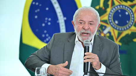 Brasil 'não vai ficar chorando' para os EUA, afirma Lula sobre ameaças tarifárias de Trump