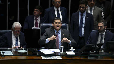 Governo Lula vê como manobra a decisão inédita de Alcolumbre que pode atrasar fim da escala 6x1 — g1