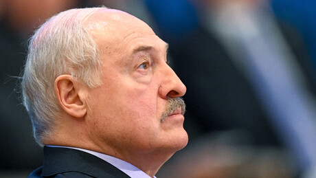 'Se ele quiser viver até a aposentadoria': conselheiro de Zelensky ameaça Lukashenko