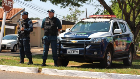 Menino de 13 anos esfaqueia padrasto para defender a mãe: 'Nunca mais você bate nela'