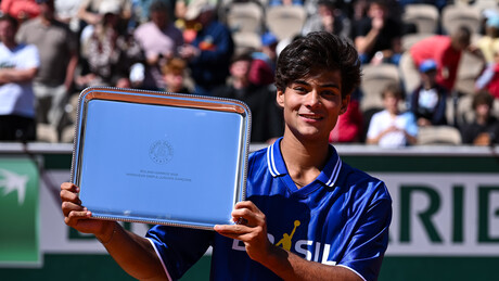 Aos 17 anos, tenista goiano Guto Miguel conquista título inédito para o Brasil em Roland Garros