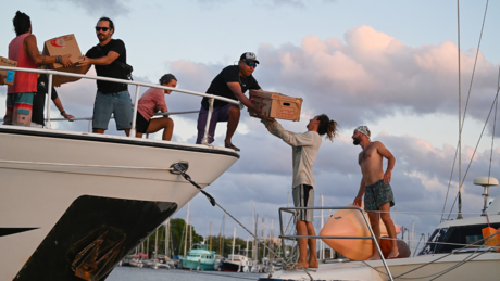 Navio com ajuda humanitária de México e Belize chega a Cuba