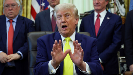 'Israel e Irã devem parar imediatamente de atirar um no outro', diz Trump