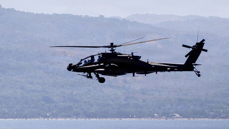 EUA confirmam queda de helicóptero Apache na costa de Omã