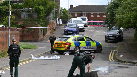 Ataque Brutal em Belfast: homem esfaqueia outro na cabeça e gera onda de violência