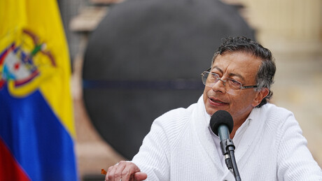 Parlamento colombiano investiga presidente por supostamente interferir nas eleições