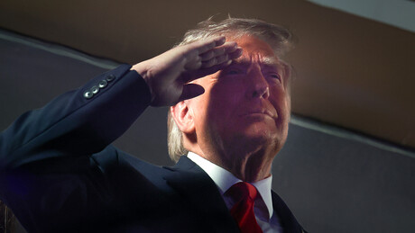 Trump apela pela aprovação de orçamento multibilionário para reconstruir forças armadas