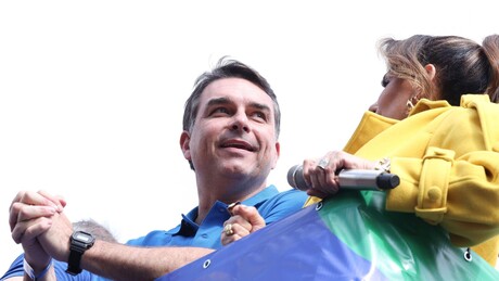 'Mulher cristã': Novo nome ganha força para vice na chapa de Flávio Bolsonaro