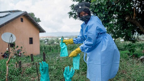 Médicos de um país gravemente afetado pelo Ebola iniciam greve