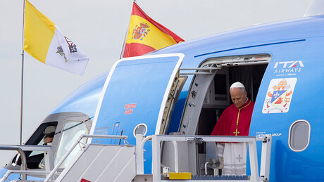 Avião papal sofre problemas técnicos e retorno de Leão XIV a Roma é adiado