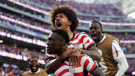 Estados Unidos estreia com autoridade na Copa do Mundo e goleia Paraguai por 4 a 1