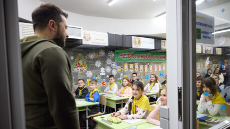 Zelensky remove o russo da lista de línguas protegidas na Ucrânia