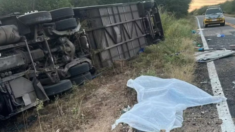 Tragédia: ônibus com equipe de basquete capota no Ceará e deixa vários mortos