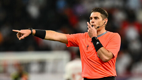 Monitor de discriminação da Copa do Mundo pede afastamento de oficial do VAR por gesto 'neonazista'