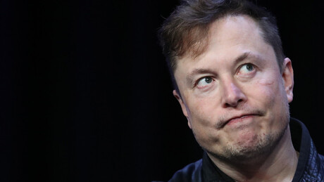 Elon Musk acusa Reino Unido de usar restrição a redes sociais para rastrear cidadãos