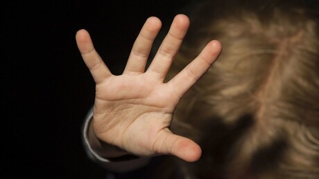 Homem é condenado após vender a própria esposa para mais de 120 homens na Suécia