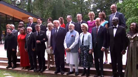 VÍDEO: No G7, Lula e Janja posam para foto ao lado do casal Macron e Trump