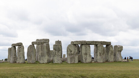 Arqueólogos descobrem estrutura antiga que pode ter inspirado o Stonehenge