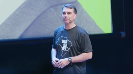 Flávio Bolsonaro propõe castração química para pedófilos e estupradores