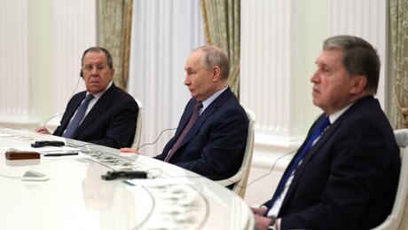 Assessor de Putin diz que apenas um lado está disposto a cumprir acordos de Anchorage