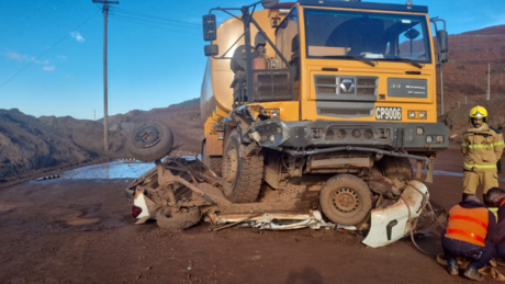 Veja as imagens da tragédia com caminhão-pipa de 30 toneladas que esmagou homem em MG