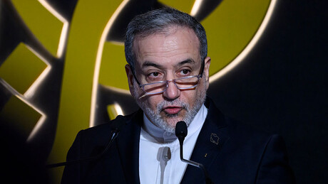 'Do campo de futebol à mesa de negociações': Araghchi destaca luta do Irã