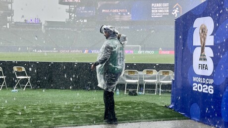 VÍDEOS: Forte tempestade provoca evacuação e paralisa França x Iraque na Copa do Mundo de 2026