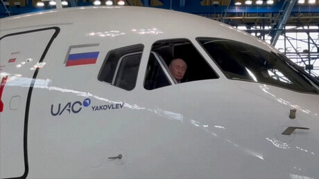 VÍDEO: Putin examina cabine de avião de passageiros de fabricação 100% russa