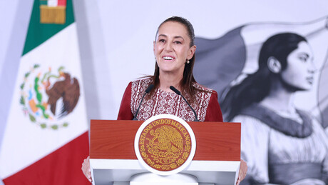 VÍDEO: Jornalistas quebram protocolo e cantam música de aniversário para presidente do México