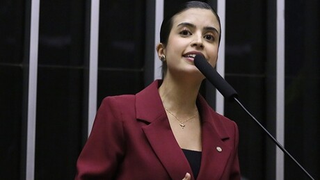 Crítica das bets, Tabata Amaral votou pela legalização de jogos de azar; relembre