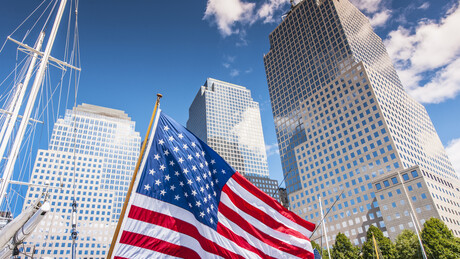 Pesquisa revela queda histórica no orgulho de ser norte-americano nos EUA