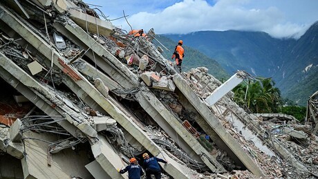 Equipes brasileiras resgatam duas pessoas dos escombros na Venezuela