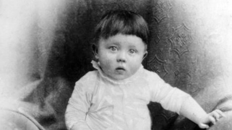 Pequeno ditador: fotografia de Hitler é incluída em anuário escolar nos EUA