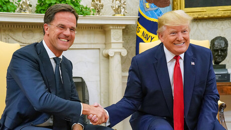 Chefe da OTAN admite gafe após chamar Trump de 'papai'