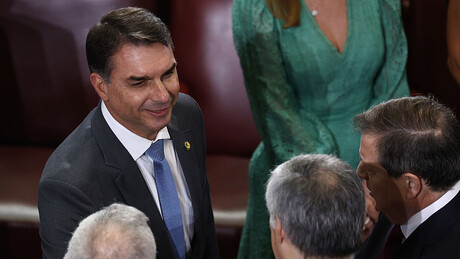PT pede investigação de Flávio Bolsonaro por supostos crimes contra a soberania nacional
