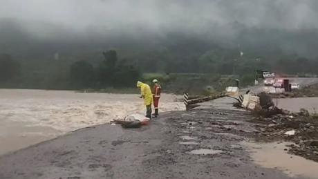 Chuvas causam alagamentos e bloqueiam estradas no Rio Grande do Sul; cidades entram em alerta