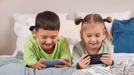 Espanha prepara lei para restringir uso de redes sociais por menores de 16 anos