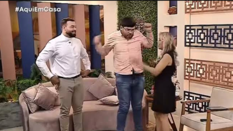 VÍDEO: Assista reação de padre ao levar choque durante programa de TV ao vivo