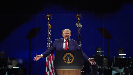 Trump discursa no 250º aniversário dos EUA apesar de desafios climáticos