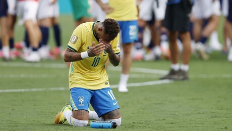 FOTOS: Lágrimas de Neymar após a primeira eliminação do Brasil nas oitavas de final em 36 anos