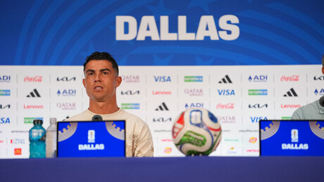 Cristiano Ronaldo discute com jornalista brasileiro em coletiva de imprensa