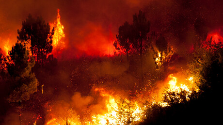 Incêndios se alastram pelo sul da Europa: evacuações, queimadas e alerta climático em vários países