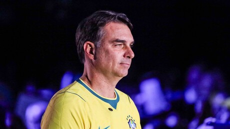 PGR quer ouvir Flávio Bolsonaro antes de decisão sobre inquérito envolvendo calúnia contra Lula
