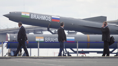 Índia e país do BRICS fecham acordo para fornecimento de mísseis russo-indianos