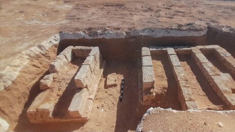 Escavação no Egito revela 18 túmulos e artefatos funerários de 2 mil anos