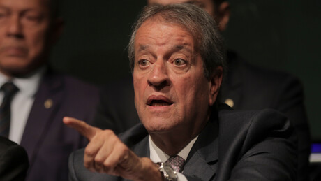 Presidente do PL dá ultimato a Michelle Bolsonaro e Flávio após crise interna