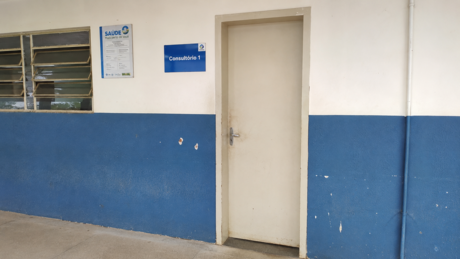 Médico suspeito de estuprar adolescente dentro de consultório é preso