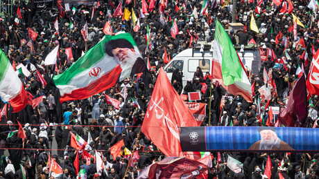 Número de participantes do funeral do aiatolá Ali Khamenei atinge recorde histórico