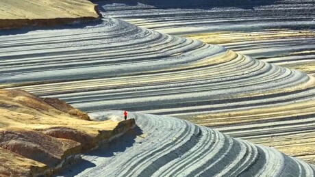 IMAGENS HIPNÓTICAS: Lago revela paisagem com aparência quase extraterrestre