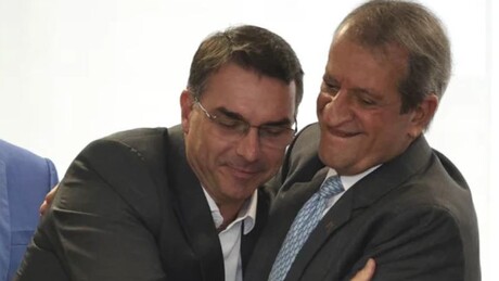 Flávio Bolsonaro sai em defesa de Valdemar Costa Neto após suspeita sobre emendas
